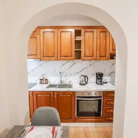 Lively Center Of Apartment *